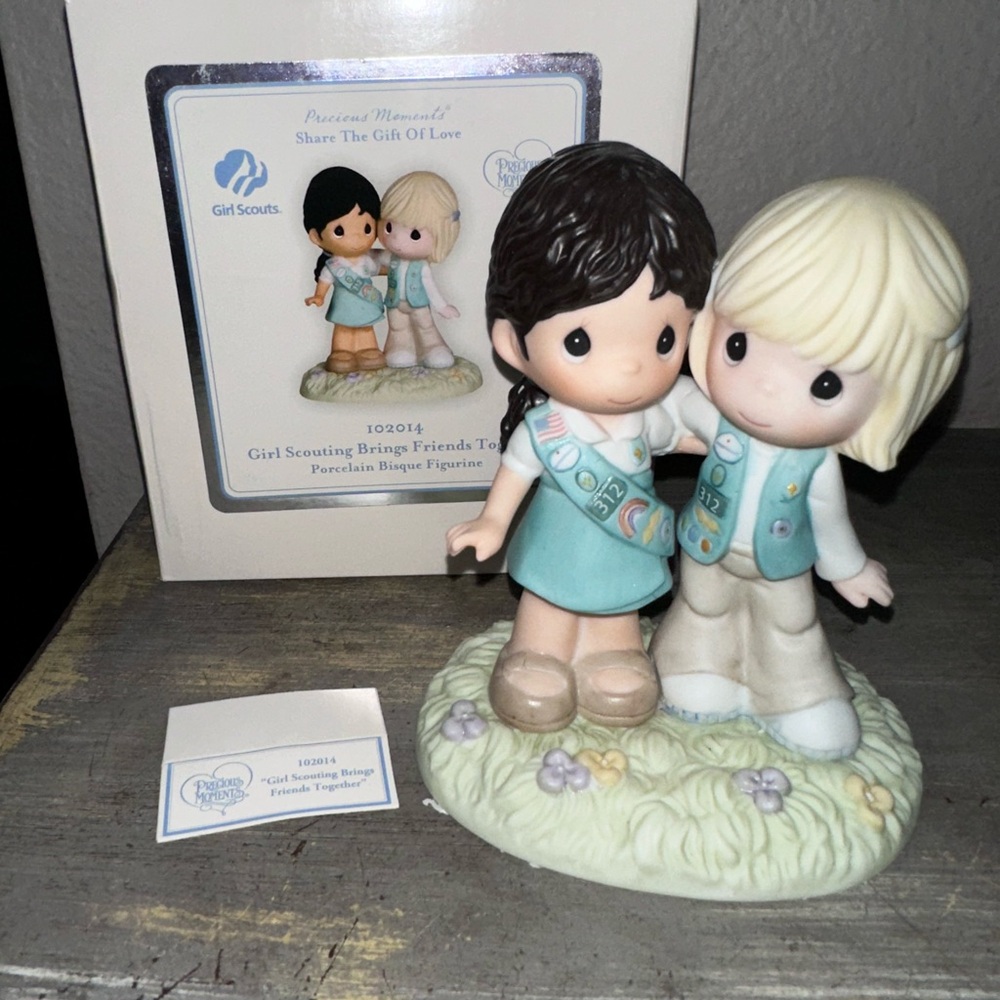 Precious Moments Girl Scouting Brings Friends Together (102014)